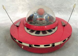 1950 Ko Yoshiya Japan Tin Battery operated Robot Flying Saucer Space Pilot Runs 4