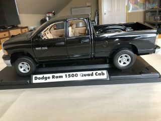 2002 Dodge Ram 1500 Quad Cab Pickup Truck 1/18 Motormax / Motorworks