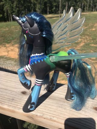 My Little Pony Talking Queen Chrysalis Black Unicorn Light Up Wings 2