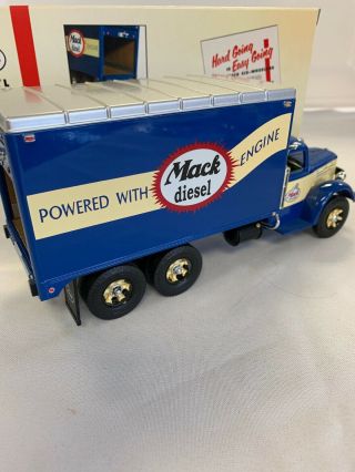 First Gear 19 - 3213 Mack L Series Dry Goods Van 1/34