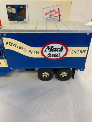 First Gear 19 - 3213 Mack L Series Dry Goods Van 1/34 4