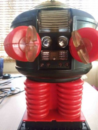 1966 REMCO Lost In Space Motorized Robot 3