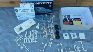 AMT/Round2 ' 63 Corvette Car Model Kit AMT861/12 builder seems complete w/instr 5