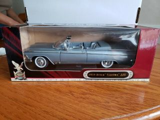 Road Signature Buick 1959 Electra 225 1:18 Scale Die Cast