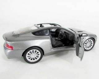 Beanstalk Group - James Bond 007 Aston Martin Vanquish,  1/18 Diecast Model Car 4