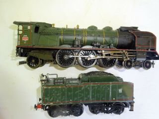 Bachmann Ho Scale " Orient Express " Train Set With Some Surface Issues.