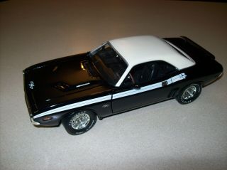 Ertl Collectibles American Muscle 1/18 Scale 1971 Dodge Challenger R/t Black