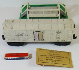Lionel Postwar 3462 Milk Car W/ Stand & Full Box Of Cans