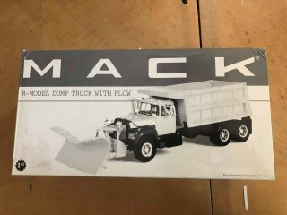 1st First Gear 1:34 White Plains R - Model Mack Dump Truck W/ Plow