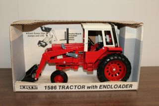 1/16 I.  H.  1586 Tractor With Front End Loader