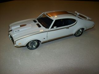 Ertl Collectibles American Muscle 1/18 Scale 1969 Hurst Olds H/o 455 White Gold