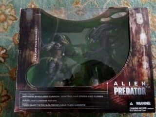 Mcfarlane Toys Movie Maniacs Alien And Predator Deluxe Boxed Set