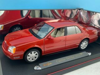 1:18 Maisto Premiere Edition Cadillac Deville Dts Night Vision In Red 36877 Read