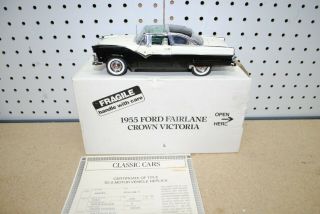1/24 Danbury 1955 Ford Fairlane Crown Victoria