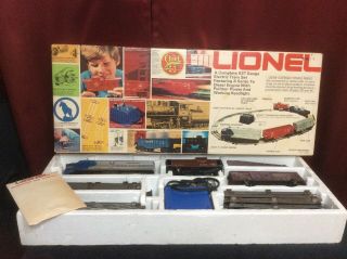Vintage Lionel 027 Guage Electric Train Set Hershey’s Santa Fe 1970s
