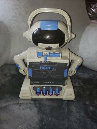 Tiger Electronics 2 - Xl Talking Robot With 1 Cassette Stars & Planets