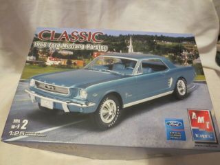 Amt 31542 1/25 Scale 1966 Ford Mustang Hardtop Coupe Kit Stared