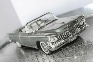 1:18 Road Signature 1959 Buick Electra 225 Convertible Diecast Silver/gray.  Wow
