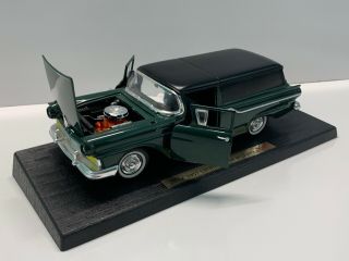 Road Signature 1957 Ford Ranchero Courier Sedan Delivery 1:18 Diecast
