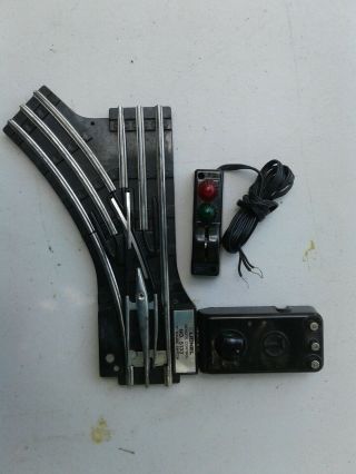 Lionel O Gauge Remote Control Switch Set With Outside Operator. 3