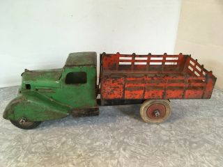 ANTIQUE WYANDOTTE KINGSBURY TIPPING STAKE TRUCK ROOSTER COMB PRESSED STEEL - 4