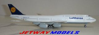 Used: 1:400 Phoenix Lufthansa Boeing B 747 - 8 D - Abya Model Airplane 25160