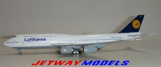 USED: 1:400 PHOENIX LUFTHANSA BOEING B 747 - 8 D - ABYA MODEL AIRPLANE 25160 2