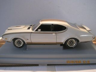 Ertl American Muscle 1969 Hurst Oldsmobile 1/18 Scale In The Box