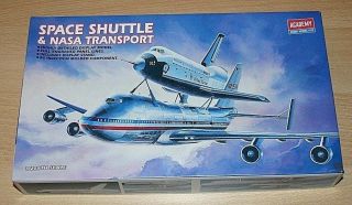 31 - 1640 Academy 1/288th Scale Space Shuttle & Nasa Transport Plastic Model Kit