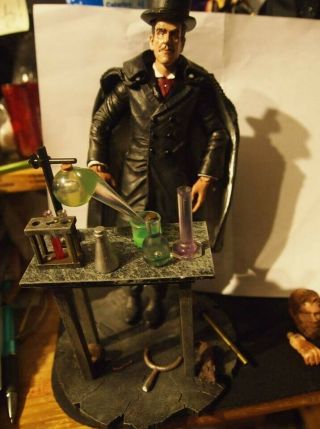 Diamond Select Universal Monsters DR.  JEKYLL & MR.  HYDE Action Figure Accessories 2