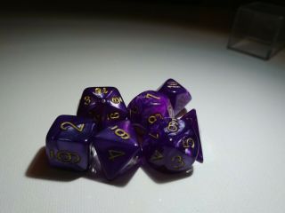 Chessex Velvet Purple Mixed 7 - die set.  Mostly with gold.  D4 is silver 2
