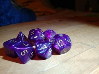 Chessex Velvet Purple Mixed 7 - die set.  Mostly with gold.  D4 is silver 3