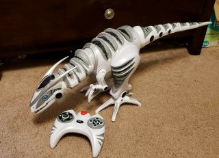 Wowwee Roboraptor Robot Dinosaur W/remote Control