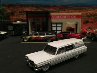 1:64 Hot Wheels Limited Edition 1963 63 Cadillac Fleetwood Hearse White
