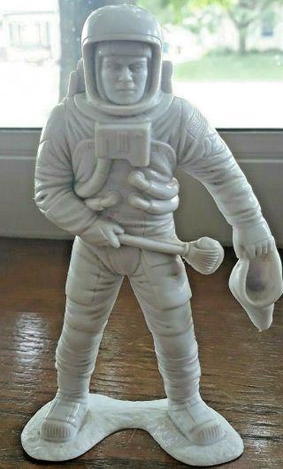 Vintage Louis & Marx Plastic Astronaut Space Figure White Moon Landing 5 1/2 "