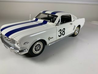 1/18 Die Cast Mira Solido 1964 1/2 Ford Mustang White Blue Racing Stripes 38