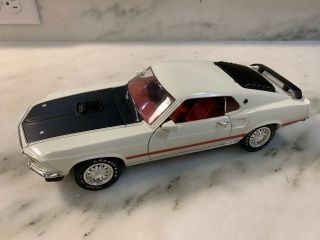 1:18 Ertl 1969 Ford Mustang Mach 1 White With Black Hood Diecast American Muscle