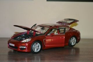 Maisto 1/18 Scale Diecast - 36197 Porsche Panamera Turbo Red Metallic Model Car