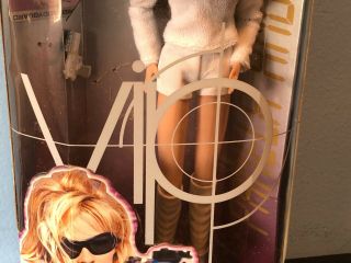 Pamela Anderson VIP Valerie Irons Doll NRFP 2000 Play Along 4