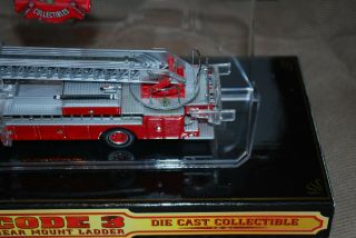 Code 3 Collectibles Chicago Fire Department Backdraft 1972 Mack CF Rear Mount 2