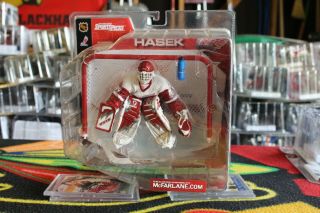 2001 - 02 Mcfarlane Hockey Series 1 - 2 100 Dominik Hasek White | Detroit Red Wings