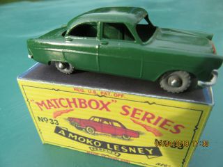 Matchbox 1 - 75 No.  33a Ford Zodiac Dark Green,  Grey Wheels,  Black Base,  Silver Trim