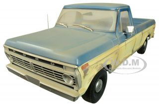 Boxdented 1973 Ford F - 100 Pickup Truck " Walking Dead " 1/18 Greenlight 12956