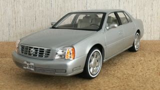 1:18 Scale 2000 Cadillac Deville Dts Diecast By Maisto