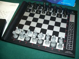 Radio Shack 1680L Sensory Chess Computer - - Complete - VGC 2