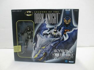 VTG 1996 Hasbro Legends of The Dark Knight Skywing Street Bike Batman Figure 2
