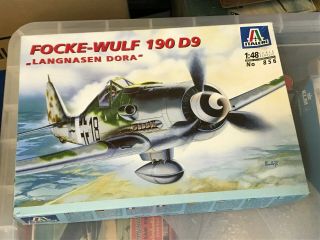 Italeri 1/48 Focke Wulf Fw.  190d - 9 Dora,  Contents.