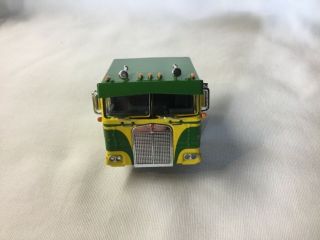 Dcp 1:64 Kenworth K100 Flat Top Cab Green And Yellow