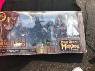 Toy Biz The Lord Of The Rings Return Of King Black Gate Of Mordor Gift Pack
