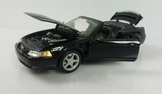 Maisto 1999 Ford Mustang Gt Convertible Black 1:18 Scale Die Cast